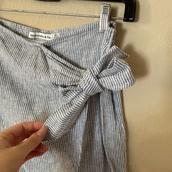 A&F Striped Tie Wrap Skort - Picture 4 of 5